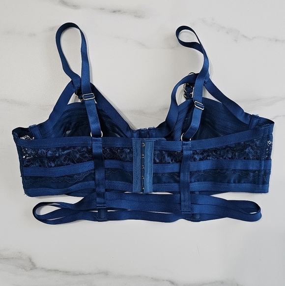 Straps And Rings Satin Underwire Bra With Mesh Cup - Picture 4 of 7